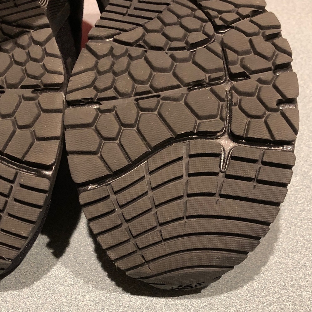 New Balance Women’s Black Athletic Shoes - Picture 10 of 12